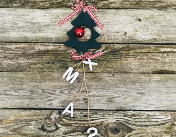 Stromček drevený dekoračný na zavesenie 50cm