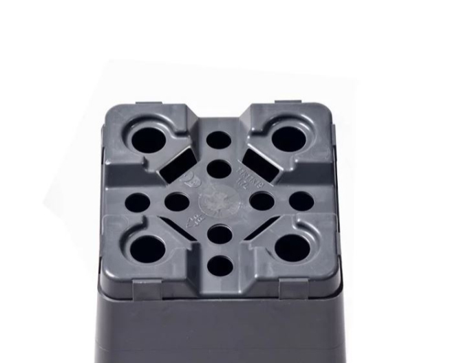 Kvetináč plastový vysoký štvorcový čierny 1,7l, 11 x 19 cm