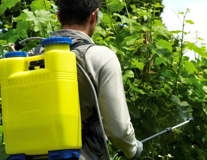 Miura tlakový postrekovač 16l